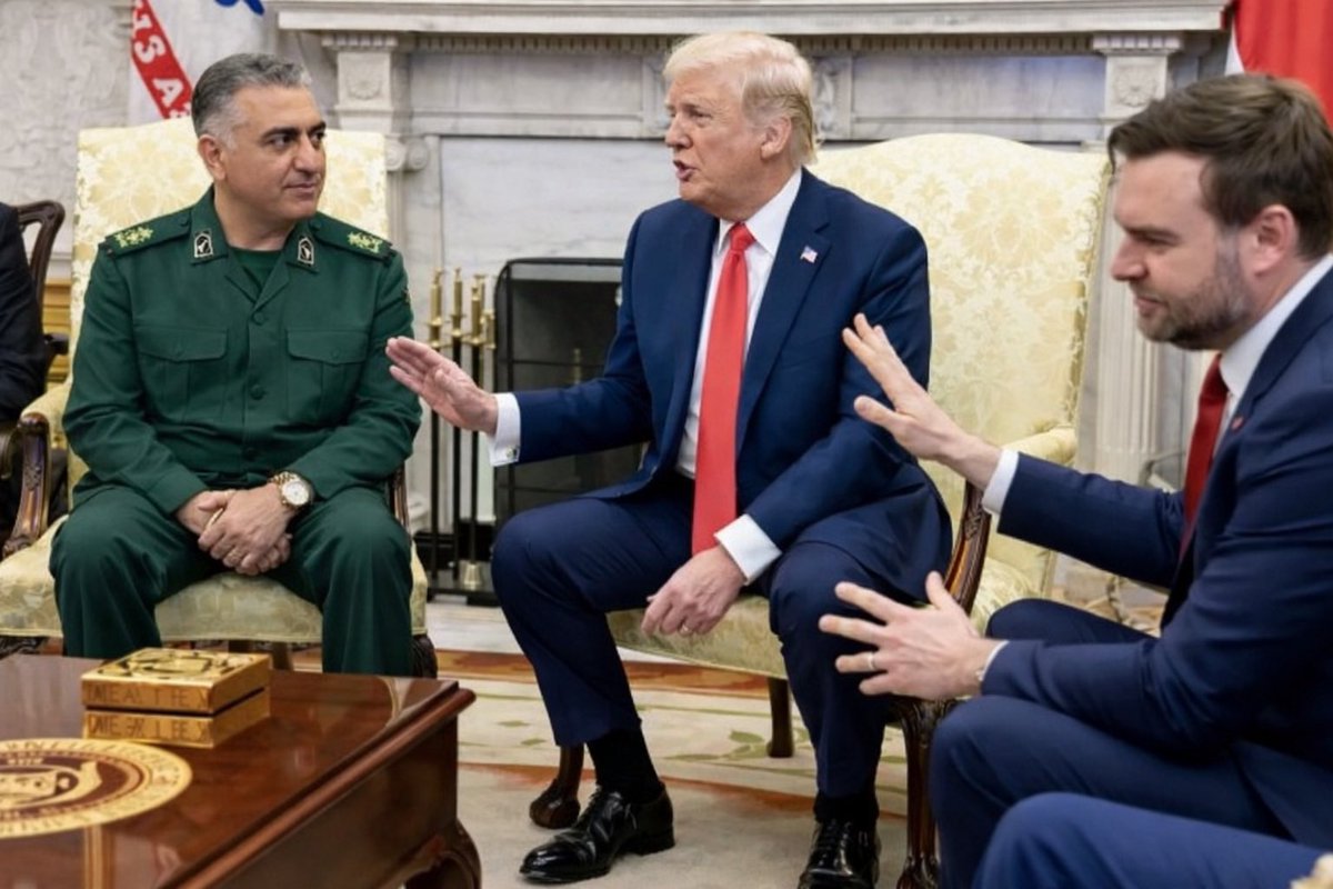 <a href="/PahlaviReza/">Reza Pahlavi</a> ای مگس عرصه سیمرغ نه جولانگه توست

عرض خود می بری و زحمت ما می‌داری

#TrustRestartLeader

#TrustTrump

#Make_Iran_Great_Again