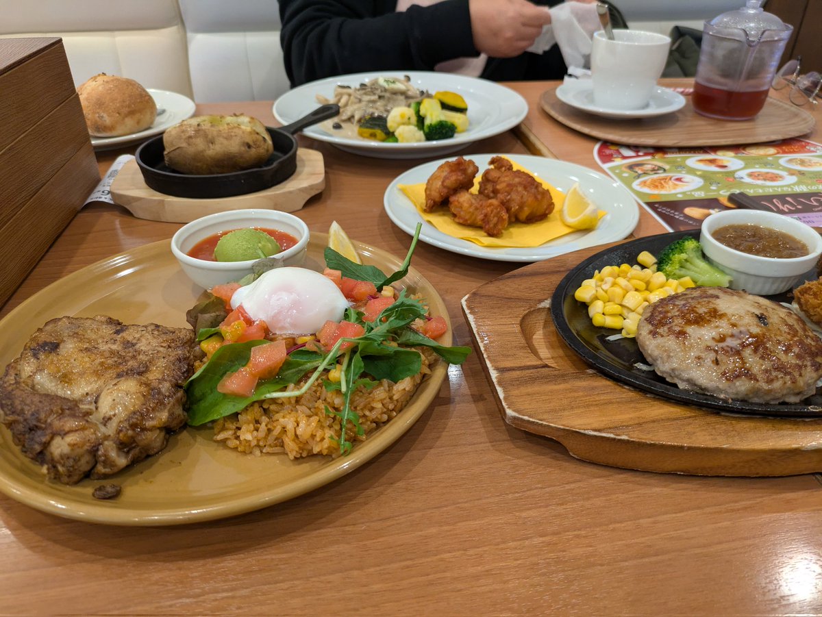 flashlightheads's tweet photo. 去年末時期に食ったもの https://t.co/gS6pY3dQcc
