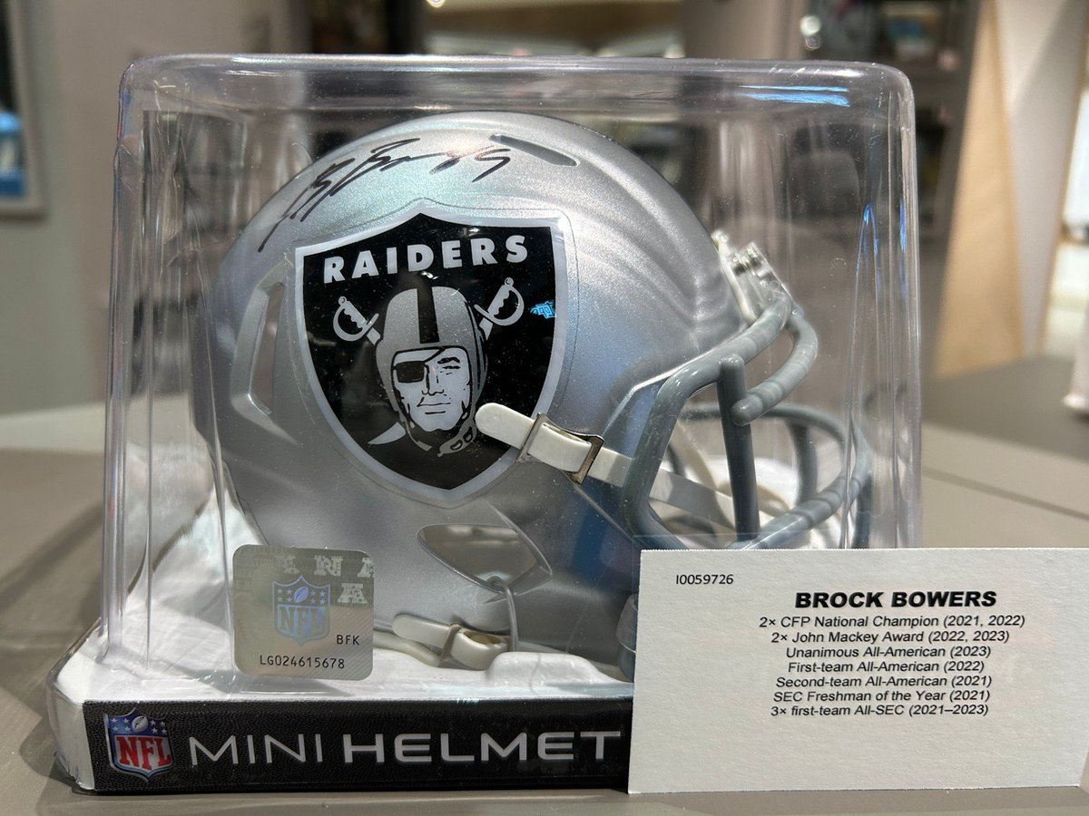 アメフト 直筆サイン入りミニヘルメットを販売中！🏈 現役最強TEの一人