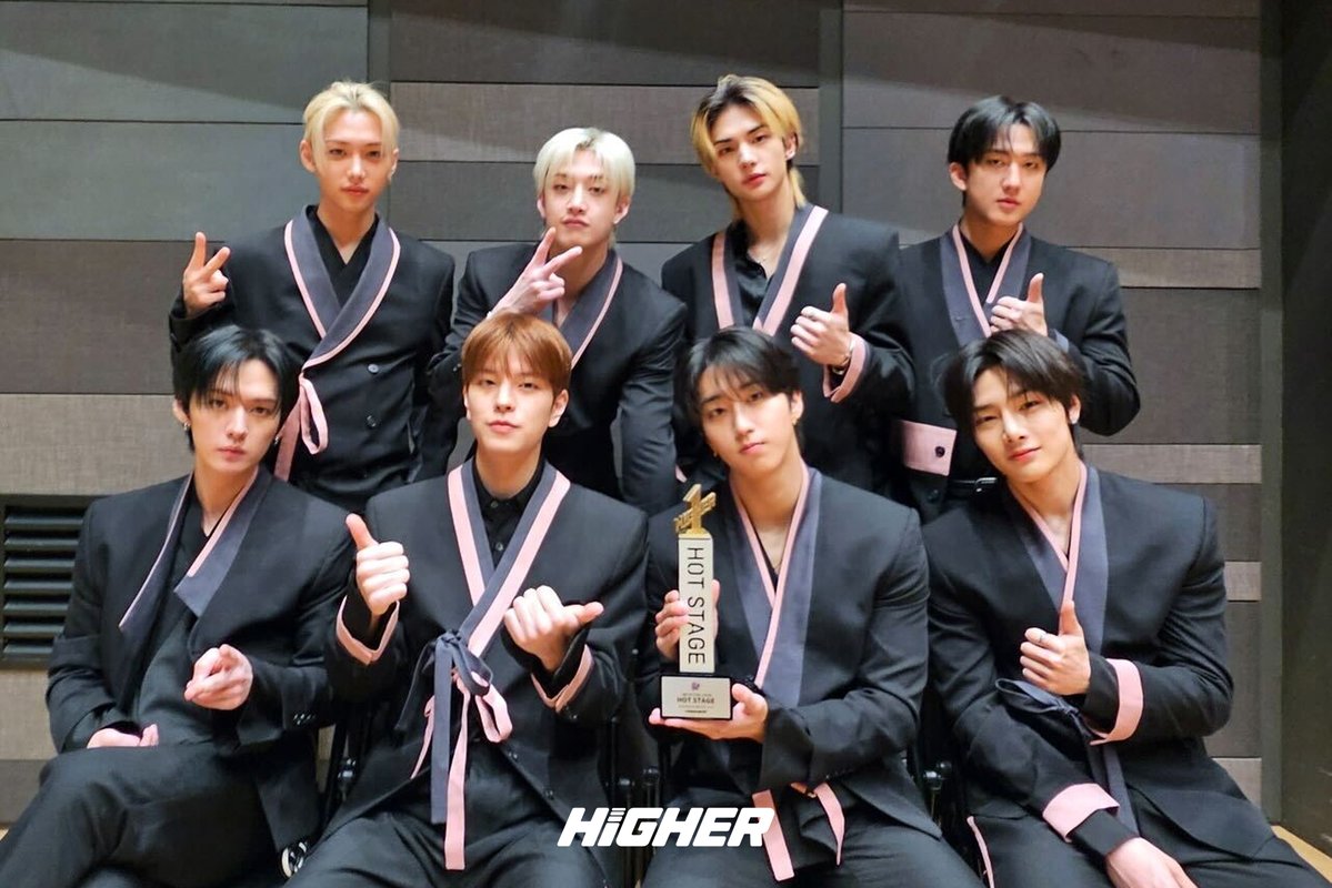 HIGHER_twt's tweet image. [📸] SBS 인기가요 1291회 주간 핫스테이지 1위
인증샷이 도착했습니다 🤳🏻✨

뜨거운 무대를 만든 'Do It’의 주인공, Stray Kids(스트레이 키즈) ! 

#StrayKids #스트레이키즈
#DO_IT #SKZ_IT_TAPE #Do_It

시간이 지나도 #StrayKids #스트레이키즈 와 #STAY #스테이 가 함께한
그날의 감동은 여전히…