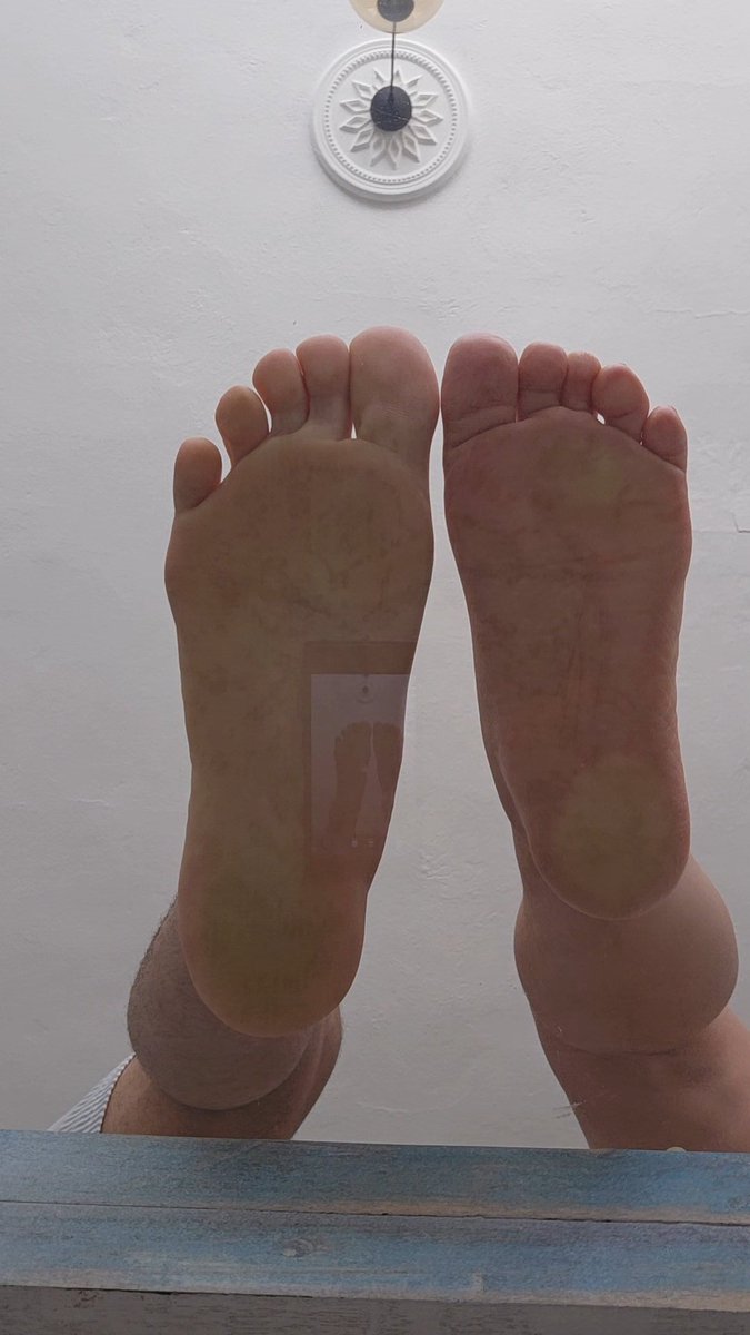 Bugün bu ayakların altında ezilen şanslı köpek kim olacak? 

#bdsmizmir #izmirköle #izmirsahibe #sahipvesahibe #ayakfetişi #izmirayakkölesi #ayakkölesi #izmirmaster #maledom #femdom #cuckoldtürkiye