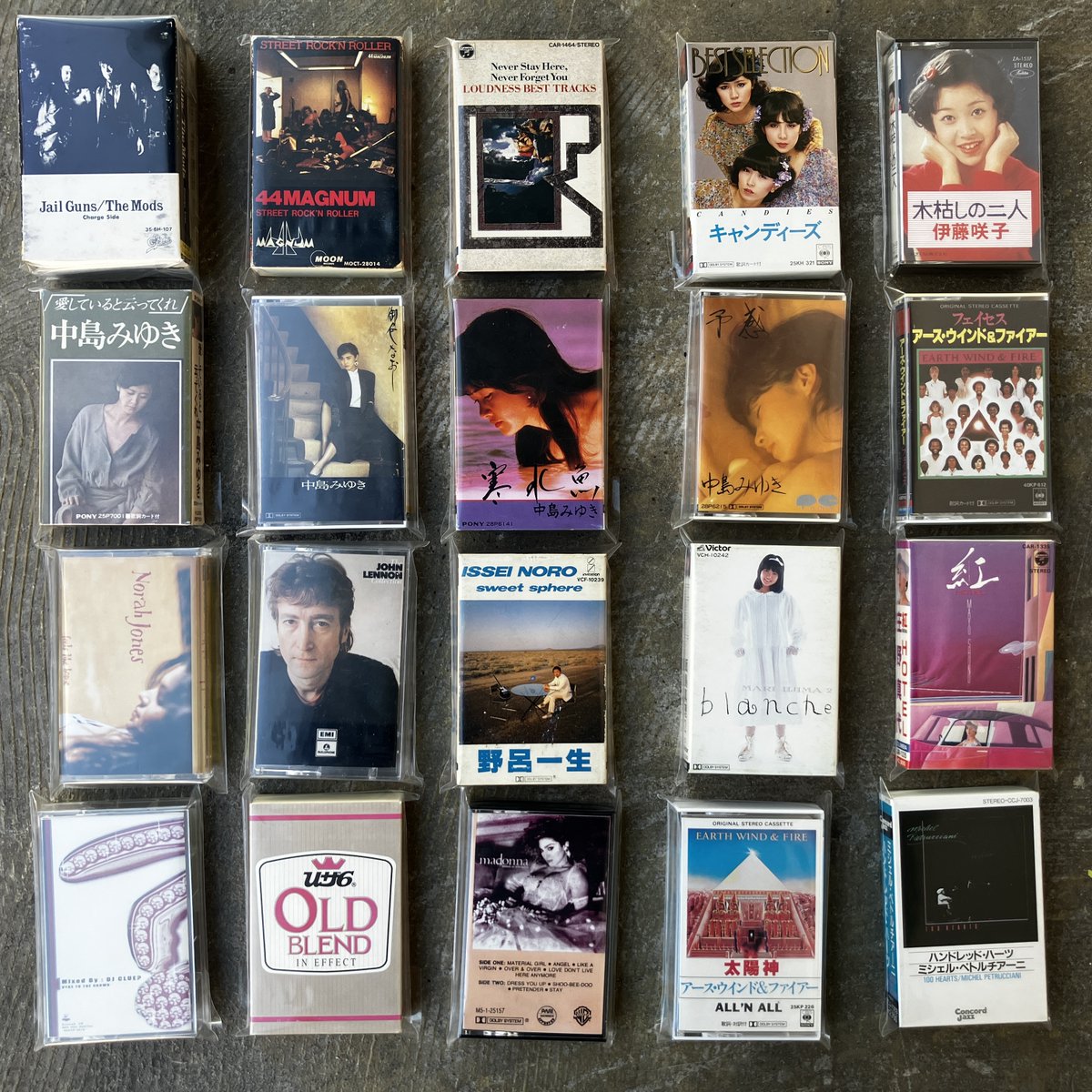 新入荷情報】 カセットテープが約150本入荷しました。 画像は入荷した