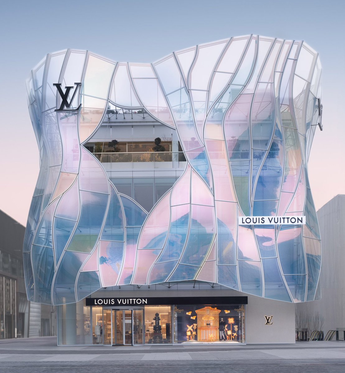 OPEN】青木淳が外装デザインを手掛けた「Louis Vuitton 北京三里屯