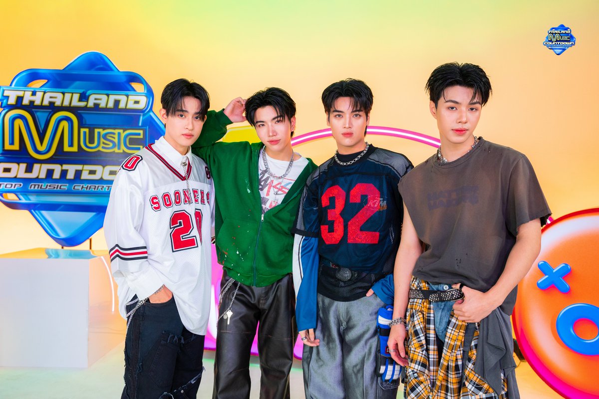 TMCcountdown's tweet photo. [𝑷𝑹𝑶𝑭𝑰𝑳𝑬✨] CLO'VER - คนคุ้นคอย (Next To You) | Thailand Music Countdown 

#CLO_VER #คนคุ้นคอยCLO_VER #TMC_EP33 #TMC2025 #ThailandMusicCountdown #TrueCJCreations #Ch3Thailand https://t.co/4VYwQof01t