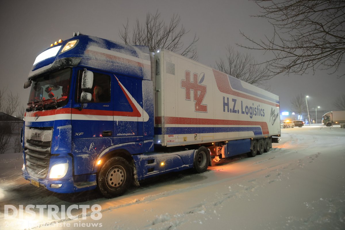 Voertuigen vast op de helling bij Den Hoorn