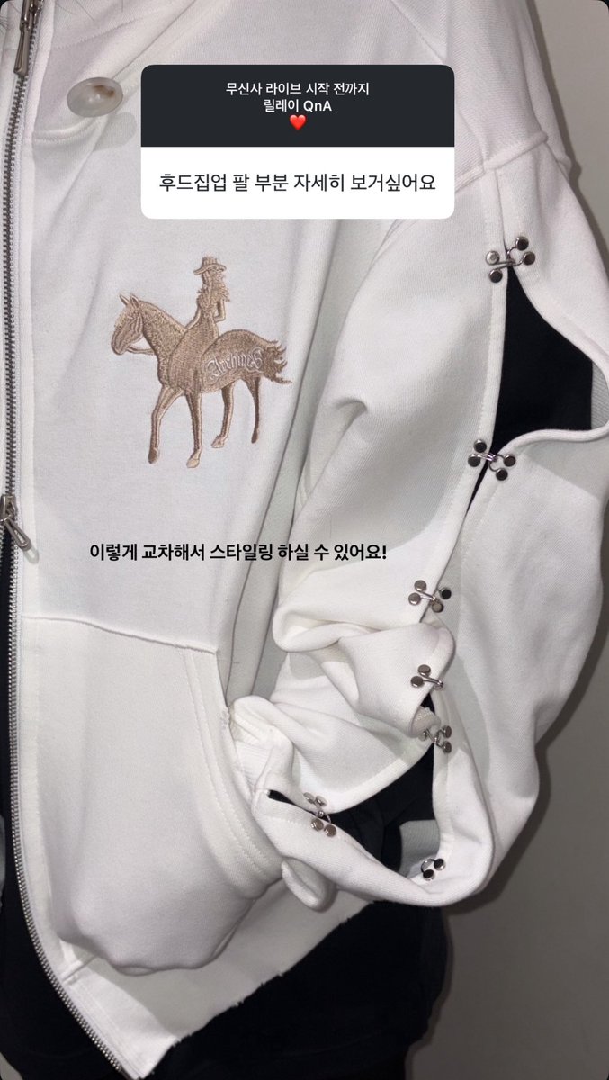 archivemymind's tweet image. 디테일도 너무 예뿌고 독창적임
사이드 버클 교차해서 오픈 스타일링도 가능하대요

타이즈도 너무탐남