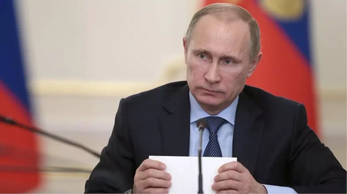 📉 #Rusya 'nın Petrol İhracatı Düşüşte

#Commerzbank'a göre, Rusya'nın petrol ihracatı son dört haftada günde 3,43 milyon varil seviyesine gerileyerek 440.000 varil azaldı.
🔹 Urals Ham Petrolü ABD yaptırımları nedeniyle 35$/varil'in altına düştü.
🔹 İhracat geliri, önceki döneme