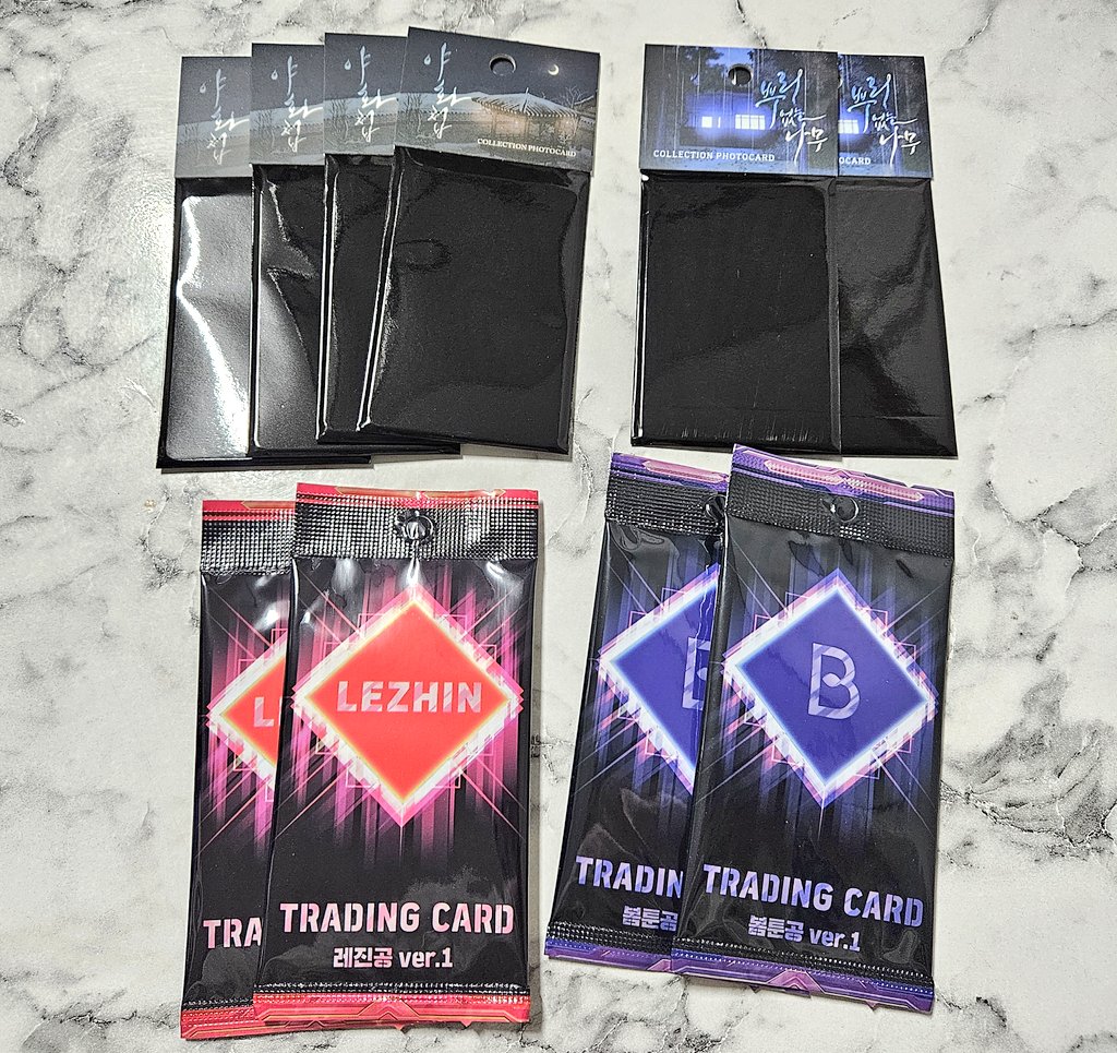 Bling_Brie_'s tweet image. 야화첩 포카 첨사봐요... 위시가 있기를... 🙏
두근두근 포카깡!!