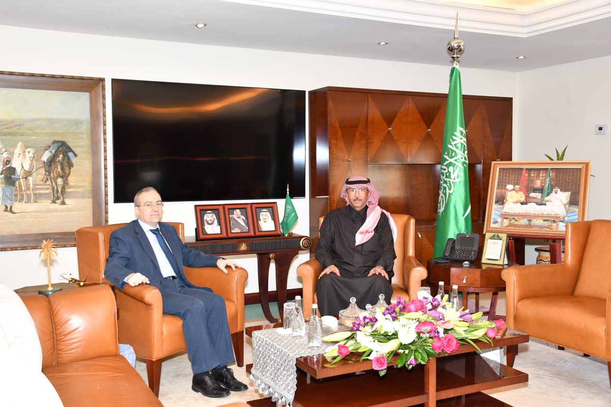 KSAembassyMA's tweet image. استقبل سعادة السفير الدكتور سامي بن عبدالله الصالح @SAMIOALSALEH يوم الأربعاء 7يناير2026م بمقر السفارة، سعادة السيدDIMITER TZANCHEV سفير الاتحاد الأوربي لدى المملكة المغربية.
وتطرق الحديث بينهما للمواضيع ذات الاهتمام المشترك.