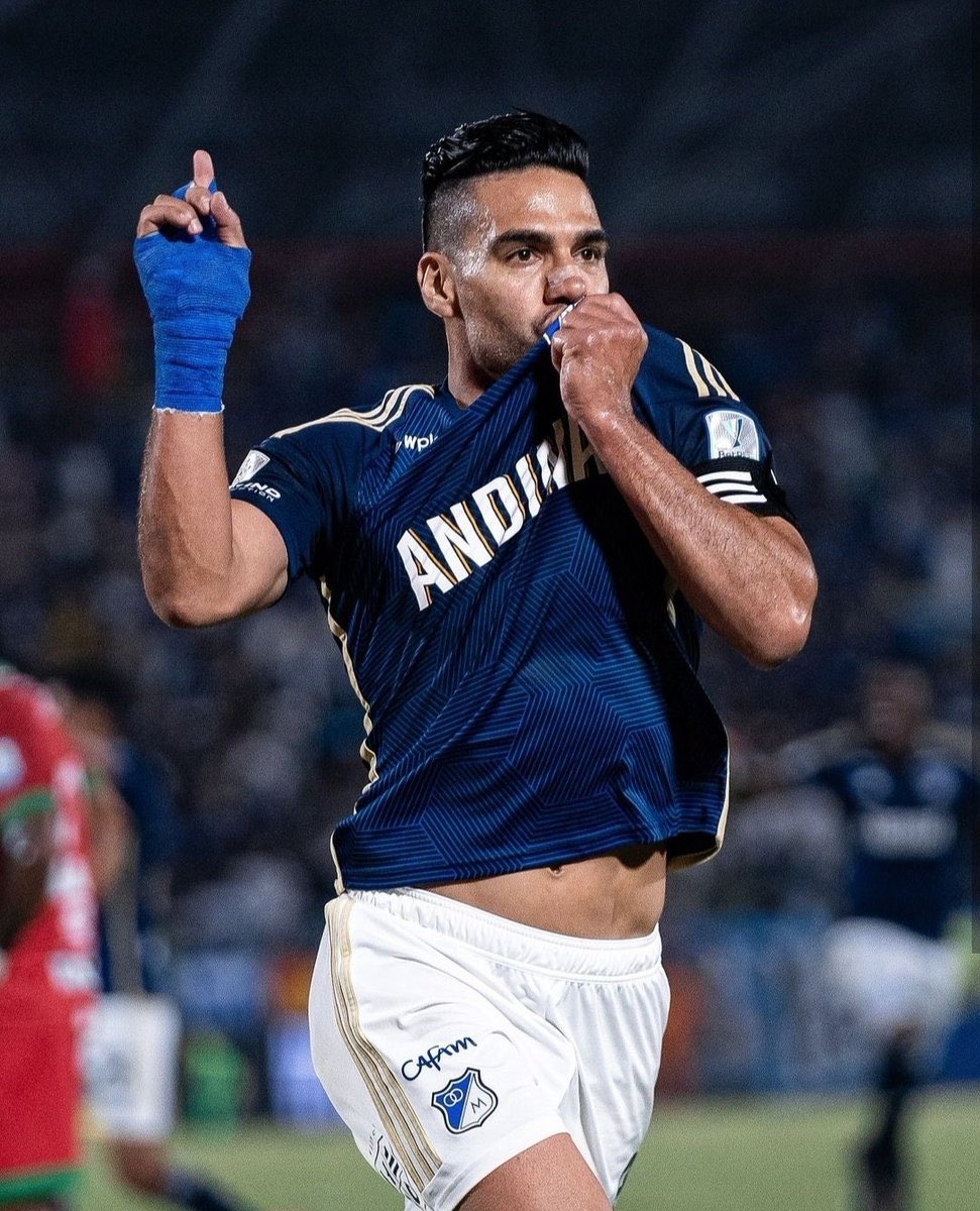gloriosoazul's tweet photo. ✍🏻💙“Los reencuentros existen y si los dos saben lo que tienen pendiente, el destino y la vida, volverá a juntarlos”. https://t.co/xnGGUlty4S