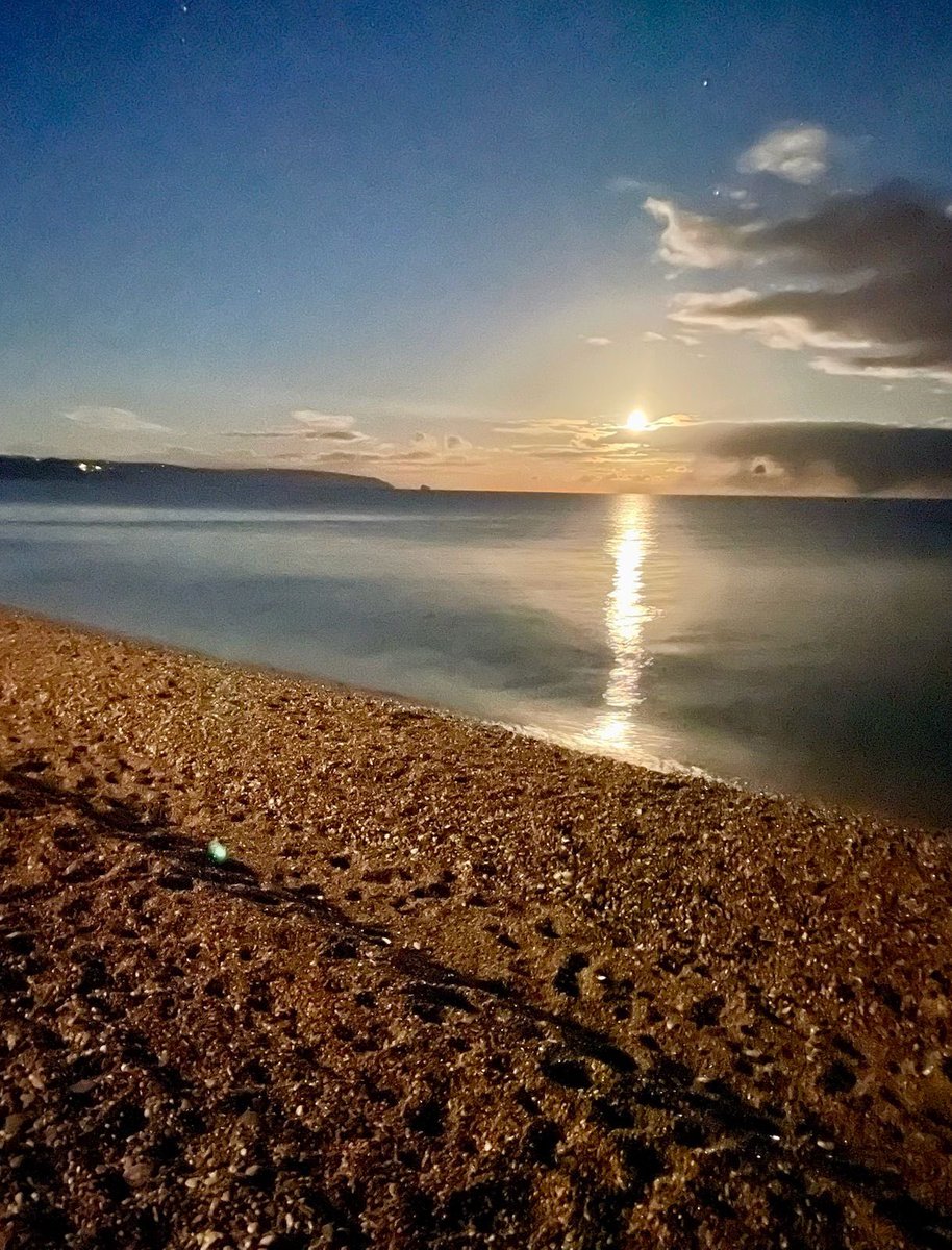 StartBayInn's tweet image. Bit of a theme at the moment, but when nature keeps on giving such beautiful evenings, we just have to share them with you! 🌕⁣

#FullMoon #SuperMoon #SoBright #WonderfulNature #MoonLitSea