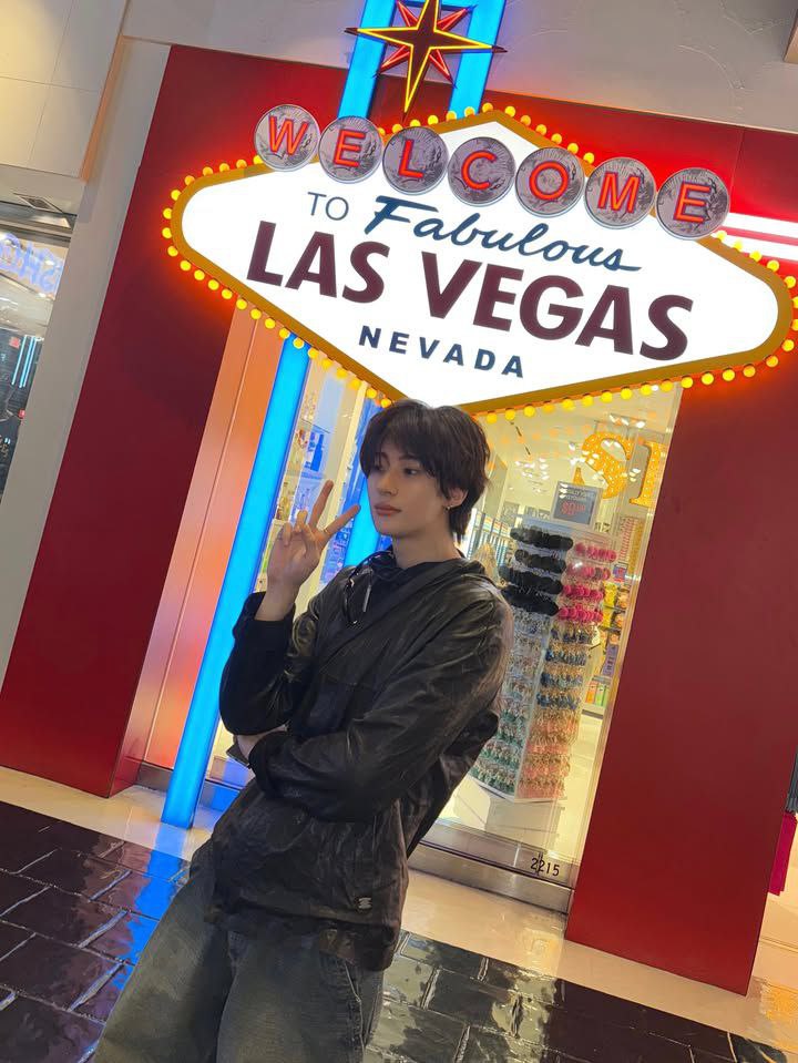 Lost in the lights of Las Vegas, but finding magic at every corner. 🌃