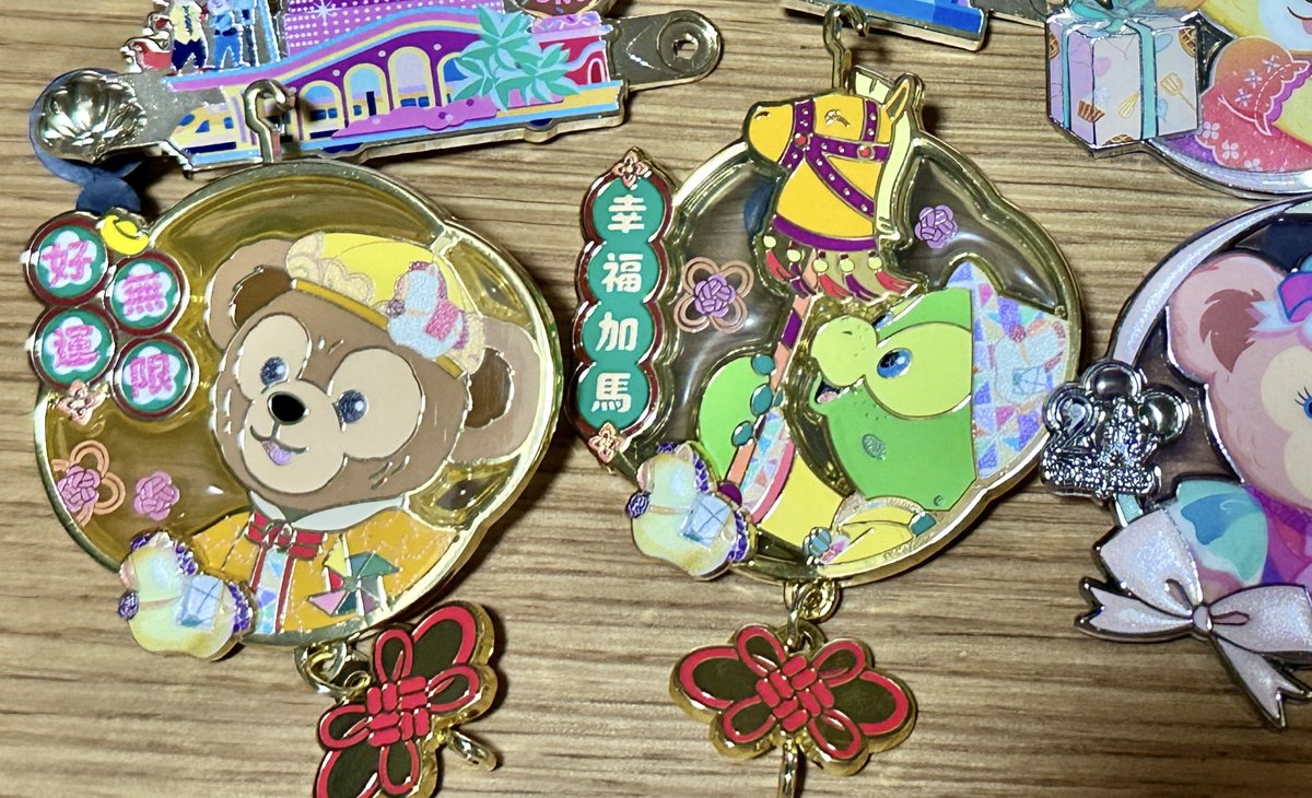 香港ディズニーの旧正月グッズの中でも こちらのピンが1番のお気に入り