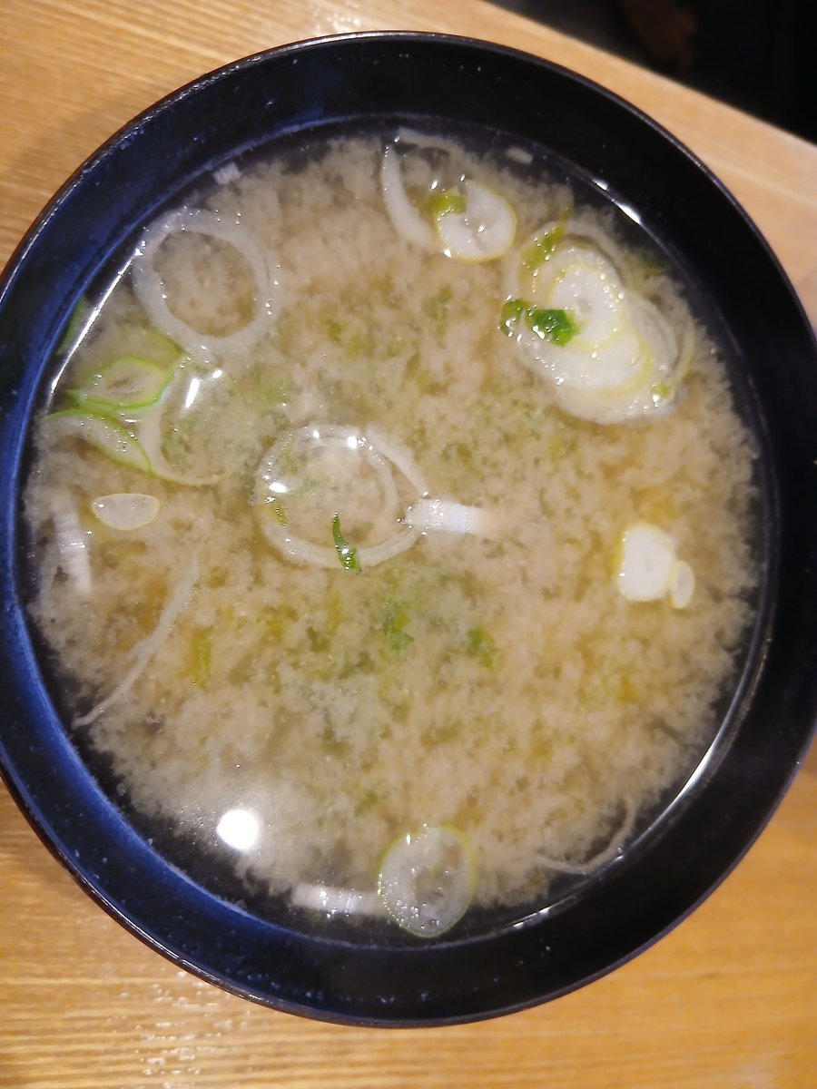 ms0301's tweet photo. 日本橋天丼天ぷらめし　金子屋吉祥寺店
金子半之助で修行したお弟子さんが開いたお店😊
梅の舞茸１０００円とお味噌汁130円
舞茸海老2本かき揚げ玉子のりししとうが乗った天丼😄
衣がサクふわで美味しかった
また行きたいな😊

東京都武蔵野市吉祥寺本町2-4-17 2F

#日本橋天丼天ぷらめし金子屋
#天丼 https://t.co/P51liAc0H2