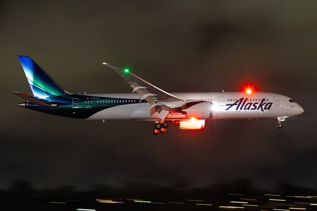 El nuevo 787 de <a href="/AlaskaAir/">Alaska Airlines</a> <a href="/n_larenas/">Nicolás Larenas ✈️</a>