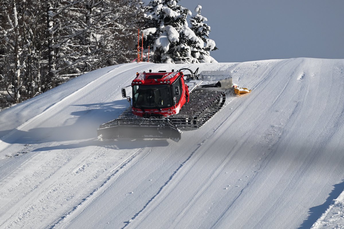 今日は鳥ちゃん見つけられず スキー場の圧雪車とナイターの様子 美深の