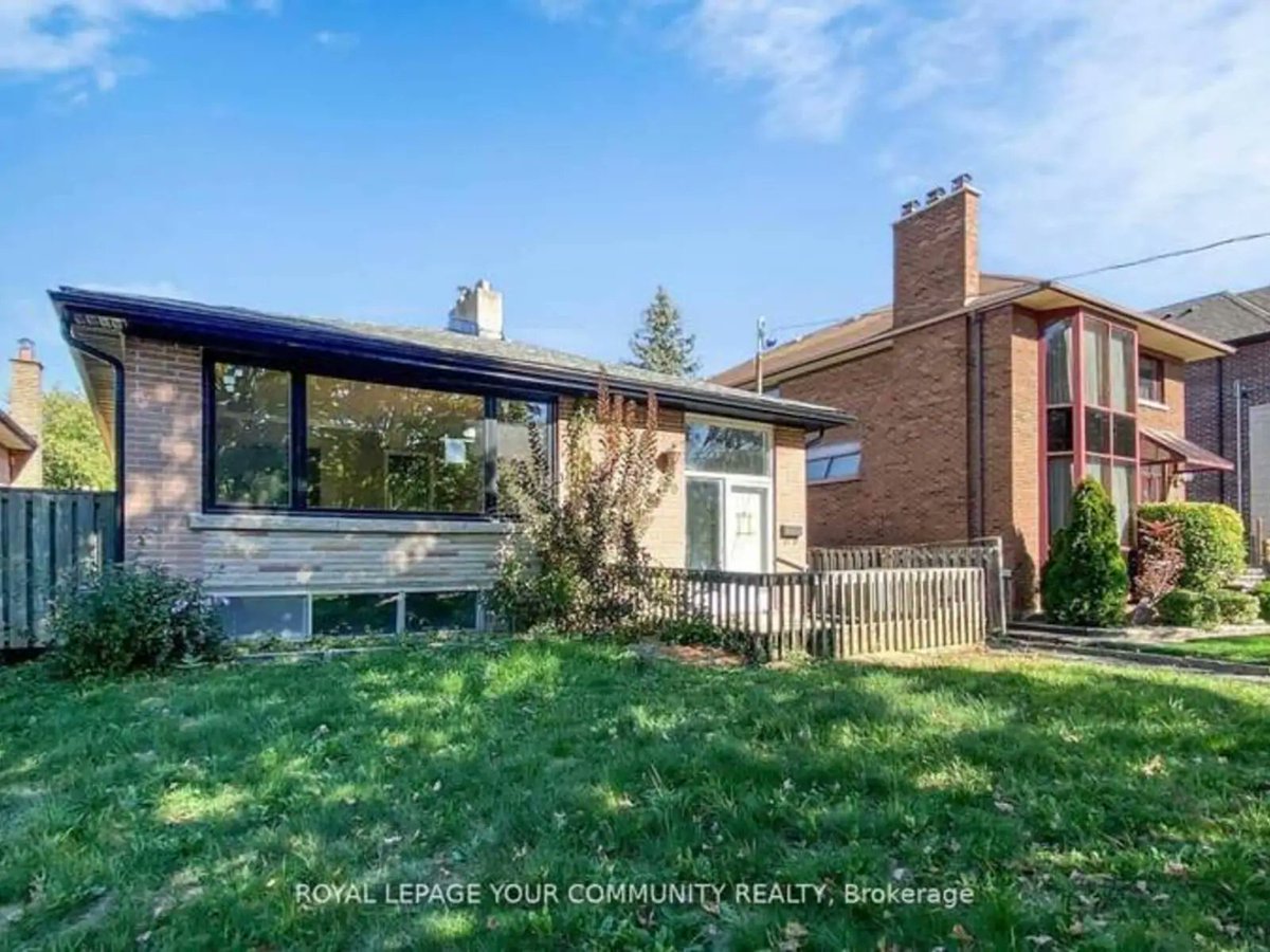 OntarioForSale's tweet image. Home in Toronto 480 Ellerslie Avenue #Toronto #RealEstate MoveMe.To/gNpMsA MoveMe.To/Toronto/RealEs…