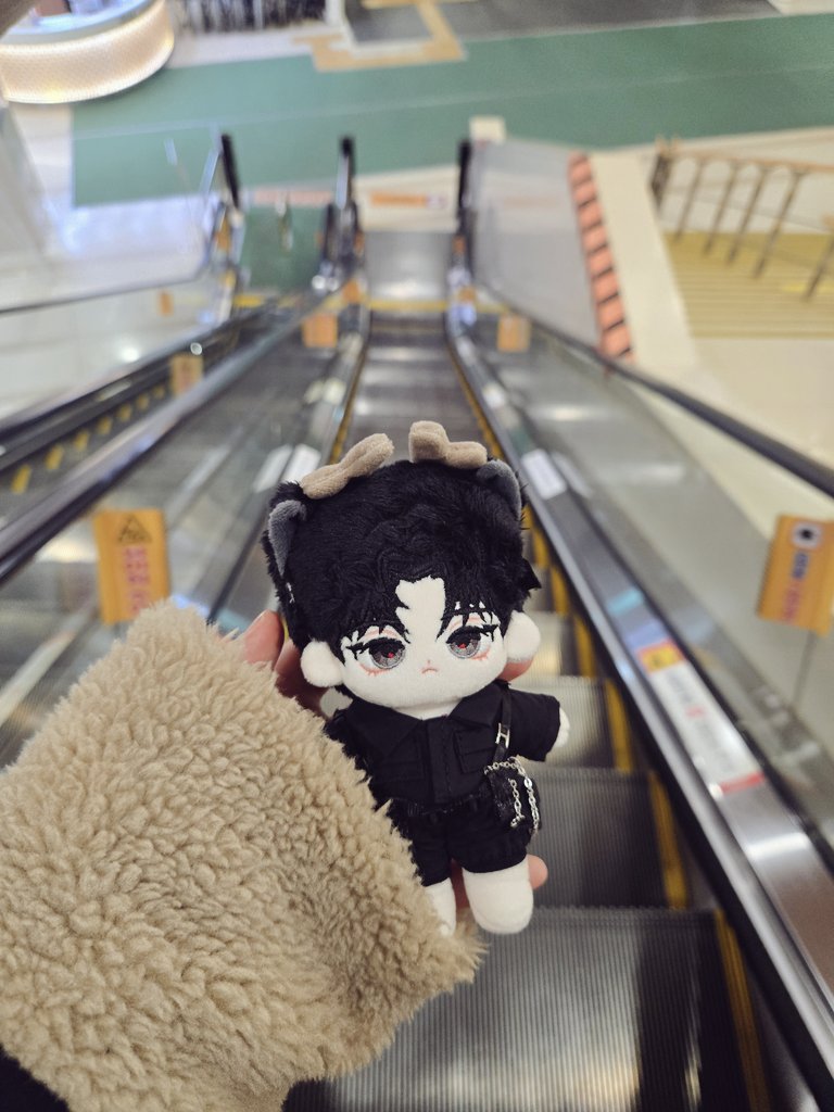 오늘 솔음이 델꾸 출근해서일까...
이제퇴근ㅎ...

출근솜은 신중히 고르는걸루