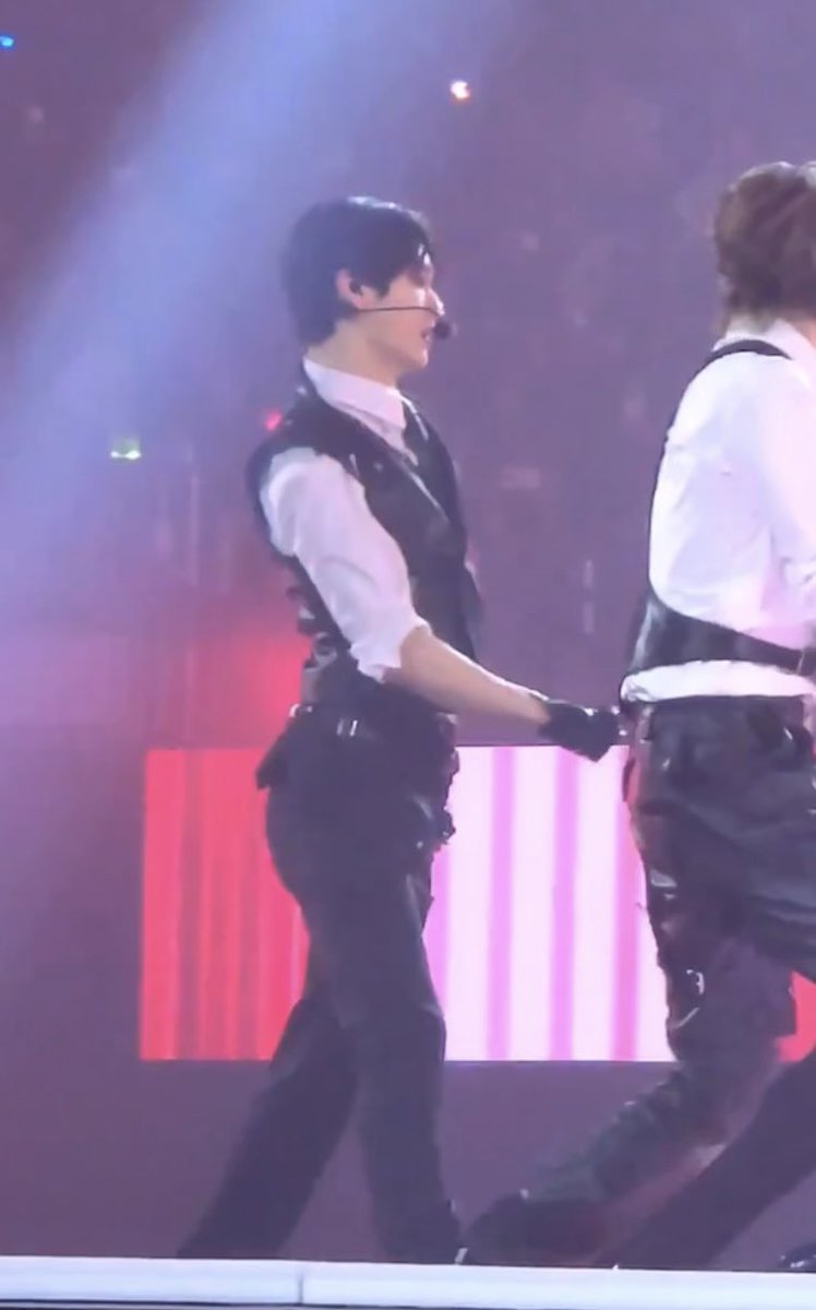 chu2ball's tweet image. i wish soobin walk like this everyday