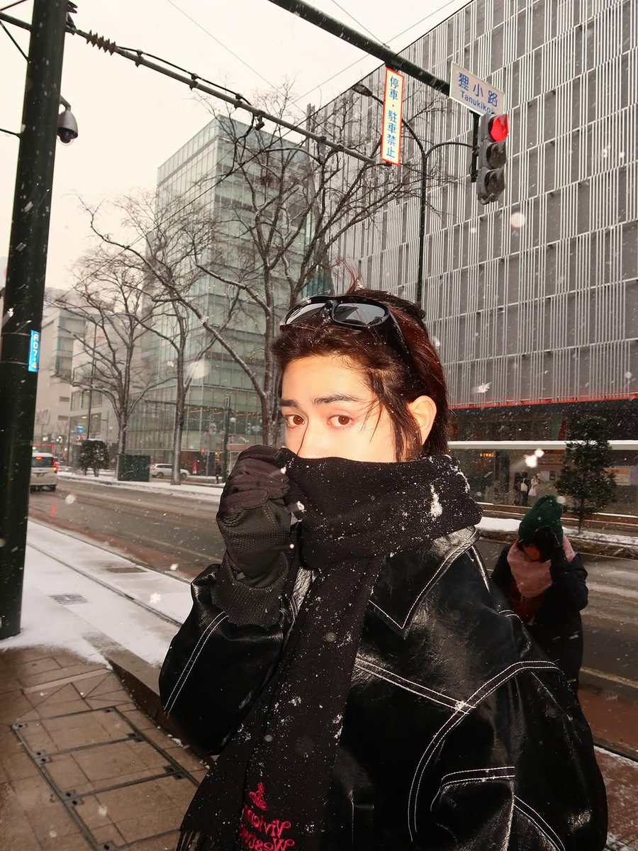 THEBLUEPK2's tweet image. ยังแอบลุ้นว่าน้องไนซ์แกะของขวัญรึยัง น้องคนนี้กับน้องบีนนี่จะได้ไปเที่ยวกับน้องมั๊ย ฮรือออออออ รักอ้วรว่ะ