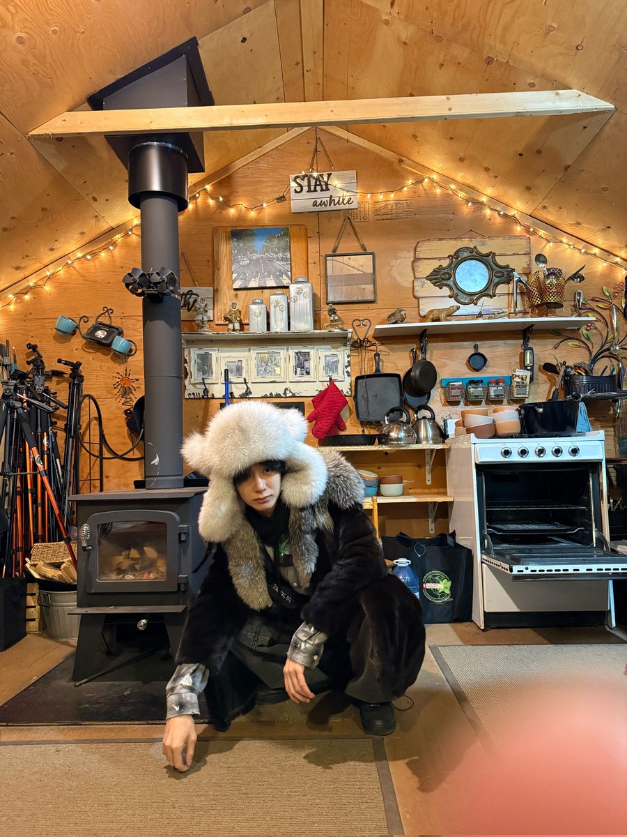 HyungwonThings's tweet image. 260107 Hyungwon bubble chat #형원 

Did you have a good day today?
I went to the MAC popup today, did this and that, and the day flew, i was really busy ㅎㅎ
nothing in particular,  just wanted to show you these 
I want to share all the good energy I received
+