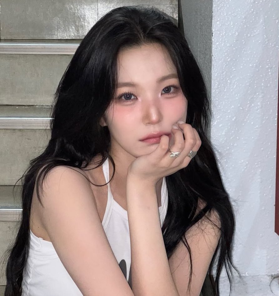 picsofjiheon's tweet image. she invented beauty btw