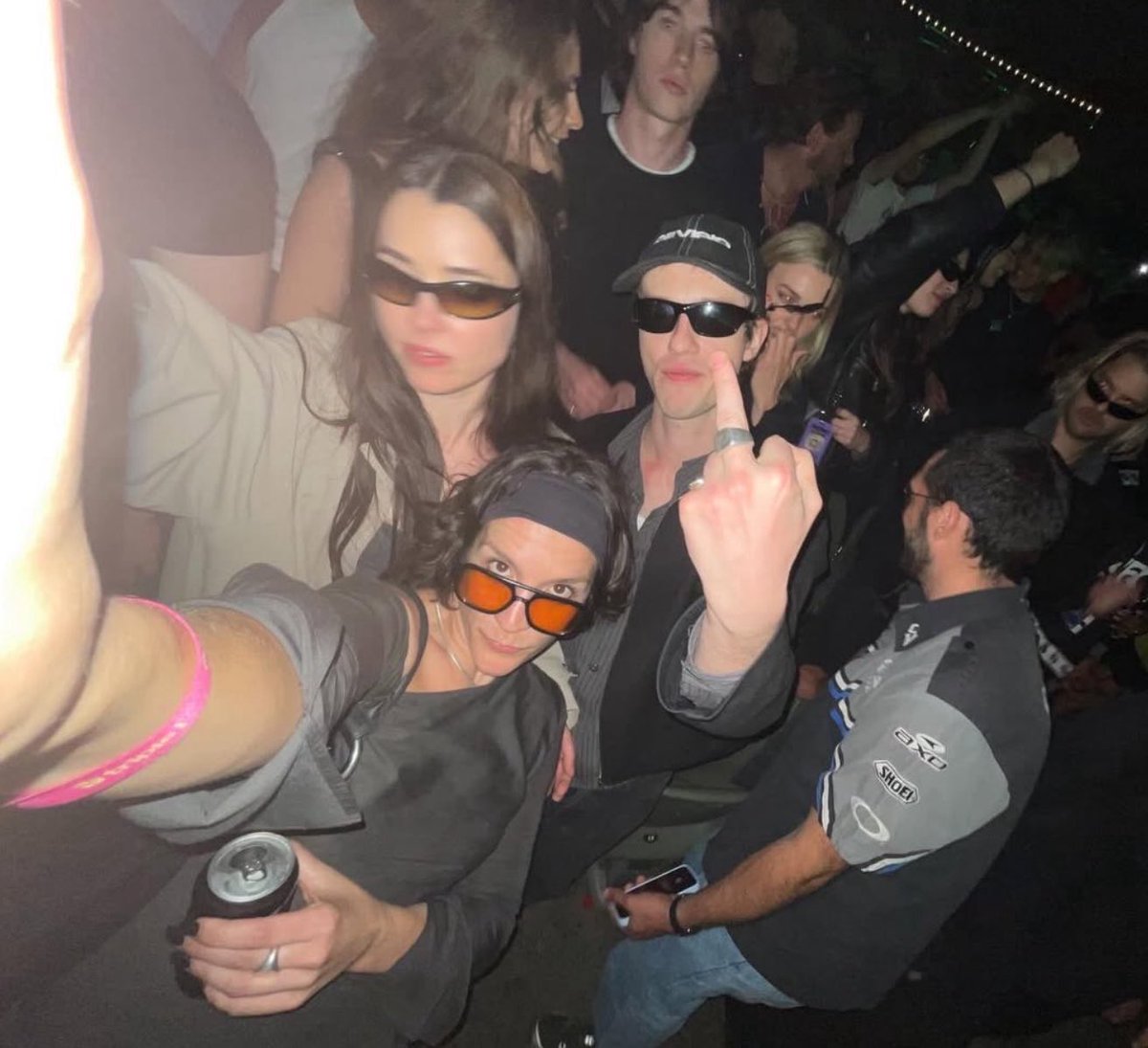 joseph quinn thinker 💭 tweet media