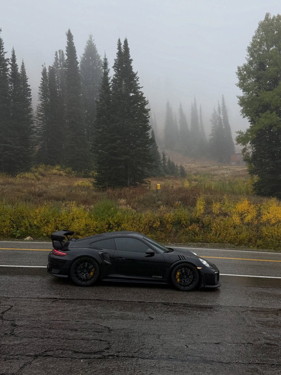 competitionreal's tweet image. Porsche 911 GT2 RS 🖤