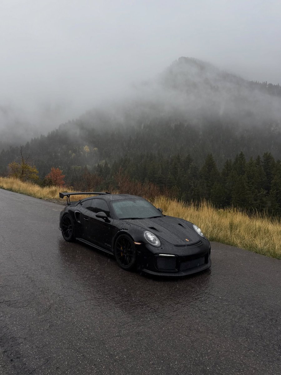 competitionreal's tweet image. Porsche 911 GT2 RS 🖤