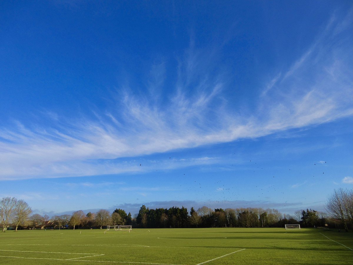 5°c at 12:00 noon today from Waterbeach, most of the snow has melted apart from in the shade…<a href="/StormHour/">#StormHour</a>