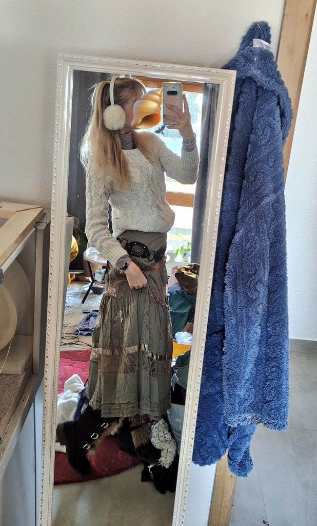 lsabe11's tweet image. Outfitcheck and Day 3 of hiding my body 👁️👅👁️