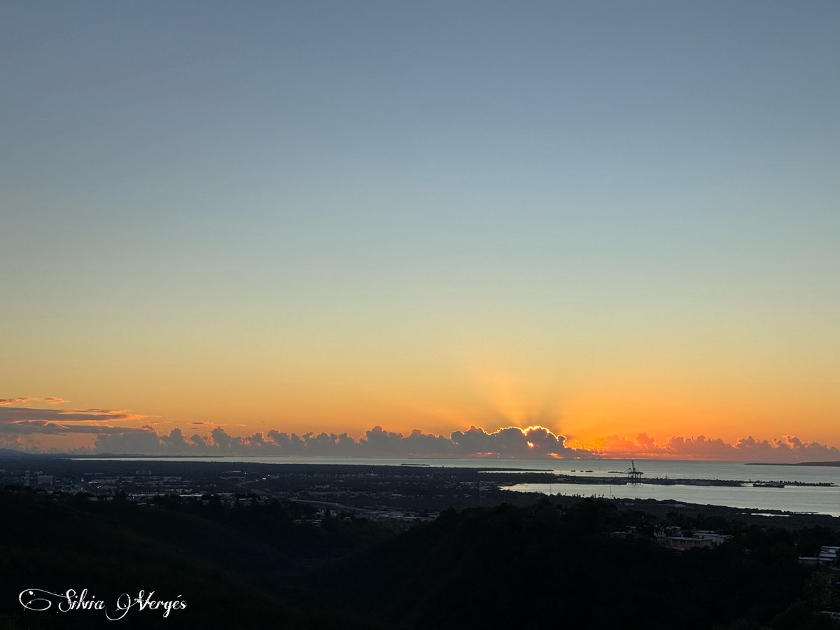 383_787's tweet photo. Buenos días ☀️ Cada amanecer es único…Vive la vida‼️‼️
Ponce PR🇵🇷♥️☕️ @Zona_del_tiempo @rcortestv2 @manuelcrespotv @KevinDelbrey @SusanSoltero @NormaOrtizRodr4 @NancyPe26627623 @moqjazz @GuaybanaJota @NOAA @noticel @Fernando_AF14 #BuenosDias #PoncePR https://t.co/yjxLefZwLF
