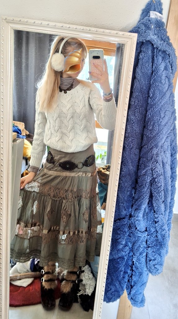 lsabe11's tweet image. Outfitcheck and Day 3 of hiding my body 👁️👅👁️