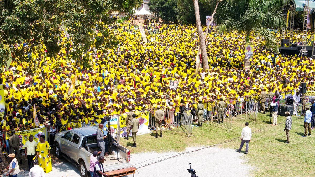 In Makindye, Maama and I met our people and presented the NRM Manifesto. I warned that those promoting violence are enemies of wealth, jobs and development. Roads and services require money, and money comes from wealth. Bringing unrest is an enemy of everything. 

On PDM, I