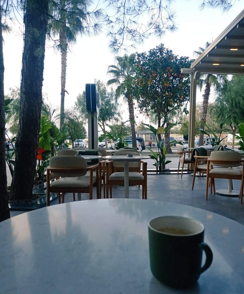 mesela şuan  beynimi bu masada yogurduguma eminimm :)  öyle bir ortam