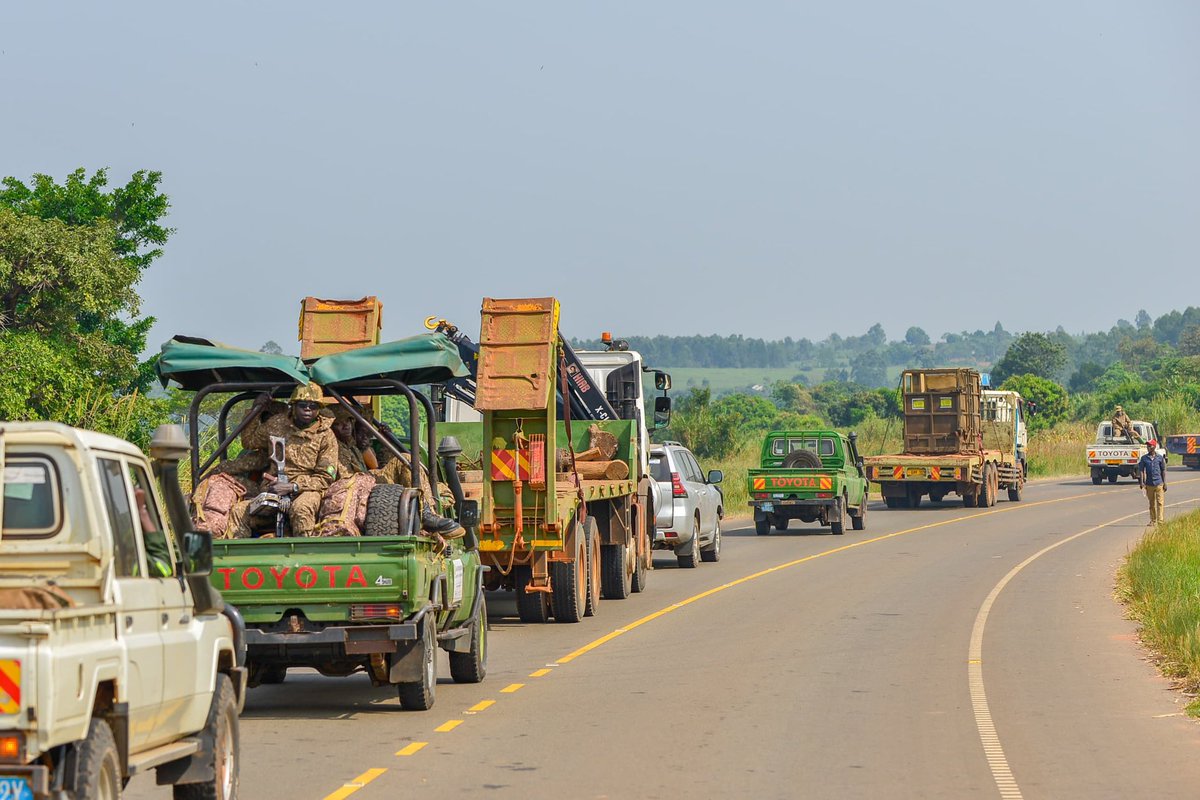 TourismBoardUg's tweet image. The convoy translocating the first rhino to its new home at Ajai Wildlife Reserve made its way through earlier today.

Led by @ugwildlife, and implemented by a dedicated team of rangers, veterinarians, and wildlife experts, every stage of the operation has been carefully planned…