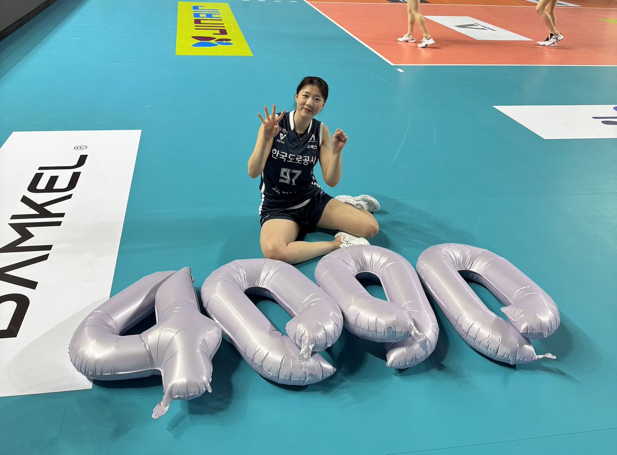 기록의 순간을 축하해줄 수 있어서 기뻐!
 
통산 7호 3,500득점과 통산 9호 4,000득점 모두 축하해!!!