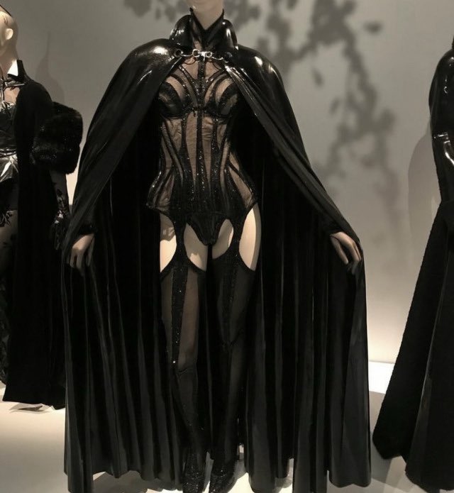 ArtVampyx's tweet image. Thierry Mugler 1998