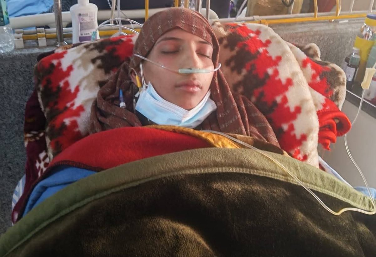 KoshurNewton's tweet photo. 16 yr old Young Hafiz-e-Quran Student Aasiya Fights Blood Cancer, 1 injuction cost 2.5 lakh, Aasiya need 04 injuction, save life of Aasiya, 10 lakh needed.

Case Verified By Concern Police Station.
A/c No: 0829040150000234
Mpay, Gpay, 9682391507
Ifsc: JAKA0KHAARI https://t.co/d6mYsGZQbR