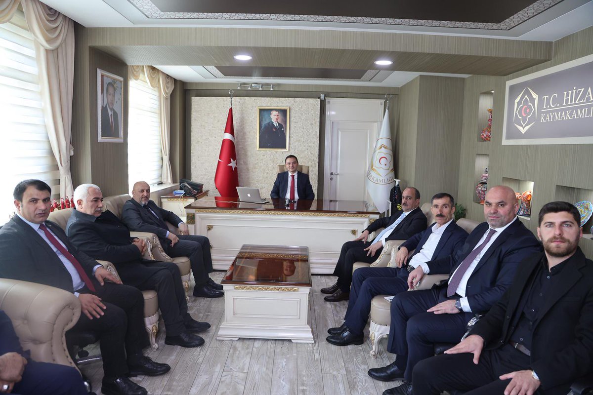 📍 Hizan Kaymakamlığı 

İl Başkanımız Sn. <a href="/EnginGunceoglu/">Engin Günceoglu</a>, ilçe başkanımız, Hizan belediye başkanımız, il genel meclis üyelerimiz ile birlikte,

Hizan kaymakamımız sayın Sait Muhammed Bilgin‘i ziyaret ettiler. kıymetli kaymakamımıza ev sahipliğinden dolayı çok teşekkür ediyoruz.