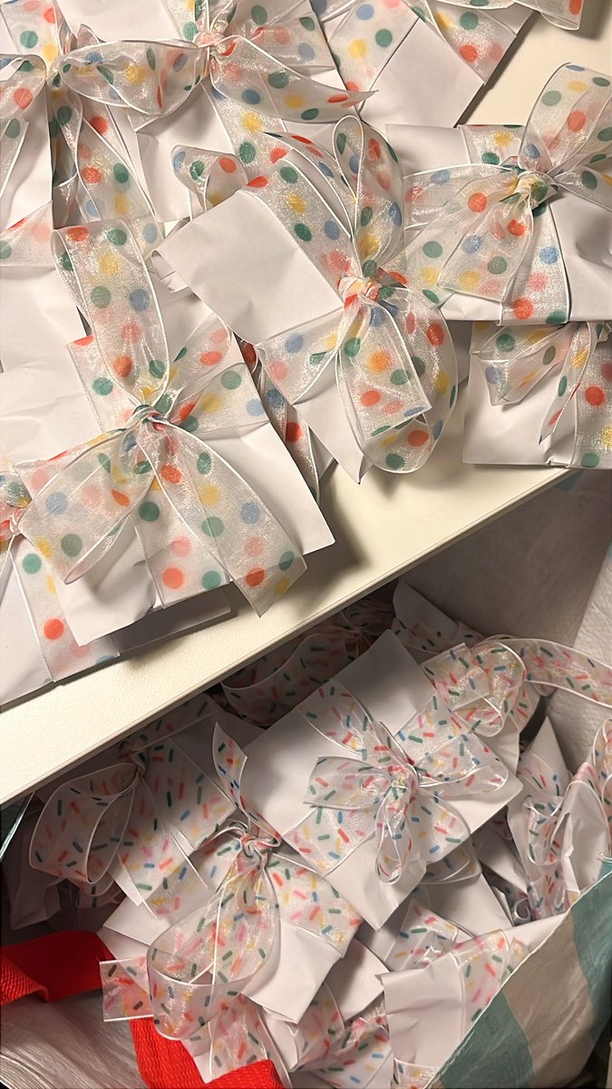 prdcollective's tweet image. ทุกคนมามุง confetti, sprinkles ribbon 🔖🧁💘  เอามาผูกโบว์ของขวัญเตรียมให้เพื่อนๆออกน่ารักเกินคาดมากก ขออนุญาตแบ่งปันความฟินนี้ ㅠㅠ🫰🏻🫰🏻💘💘💘