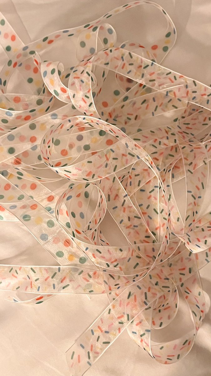 prdcollective's tweet image. ทุกคนมามุง confetti, sprinkles ribbon 🔖🧁💘  เอามาผูกโบว์ของขวัญเตรียมให้เพื่อนๆออกน่ารักเกินคาดมากก ขออนุญาตแบ่งปันความฟินนี้ ㅠㅠ🫰🏻🫰🏻💘💘💘