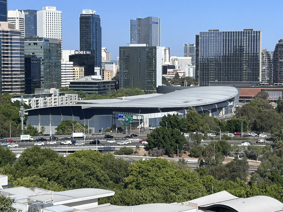 LEGRO's tweet image. A nice 6 mile walk after 17 hour flight 🇦🇺☀️😎🚶