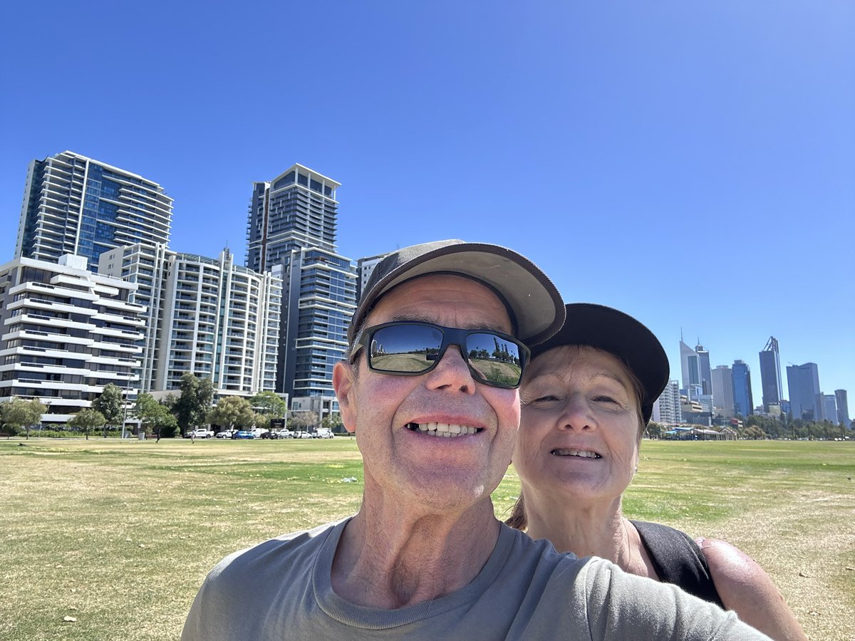 LEGRO's tweet image. A nice 6 mile walk after 17 hour flight 🇦🇺☀️😎🚶