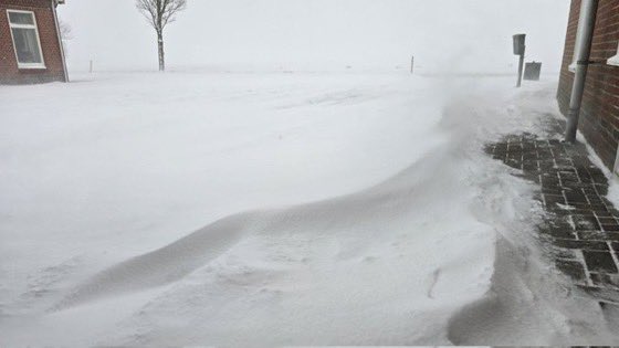Imposante sneeuwduinen in Roodeschool! 📷Meteo Roodeschool