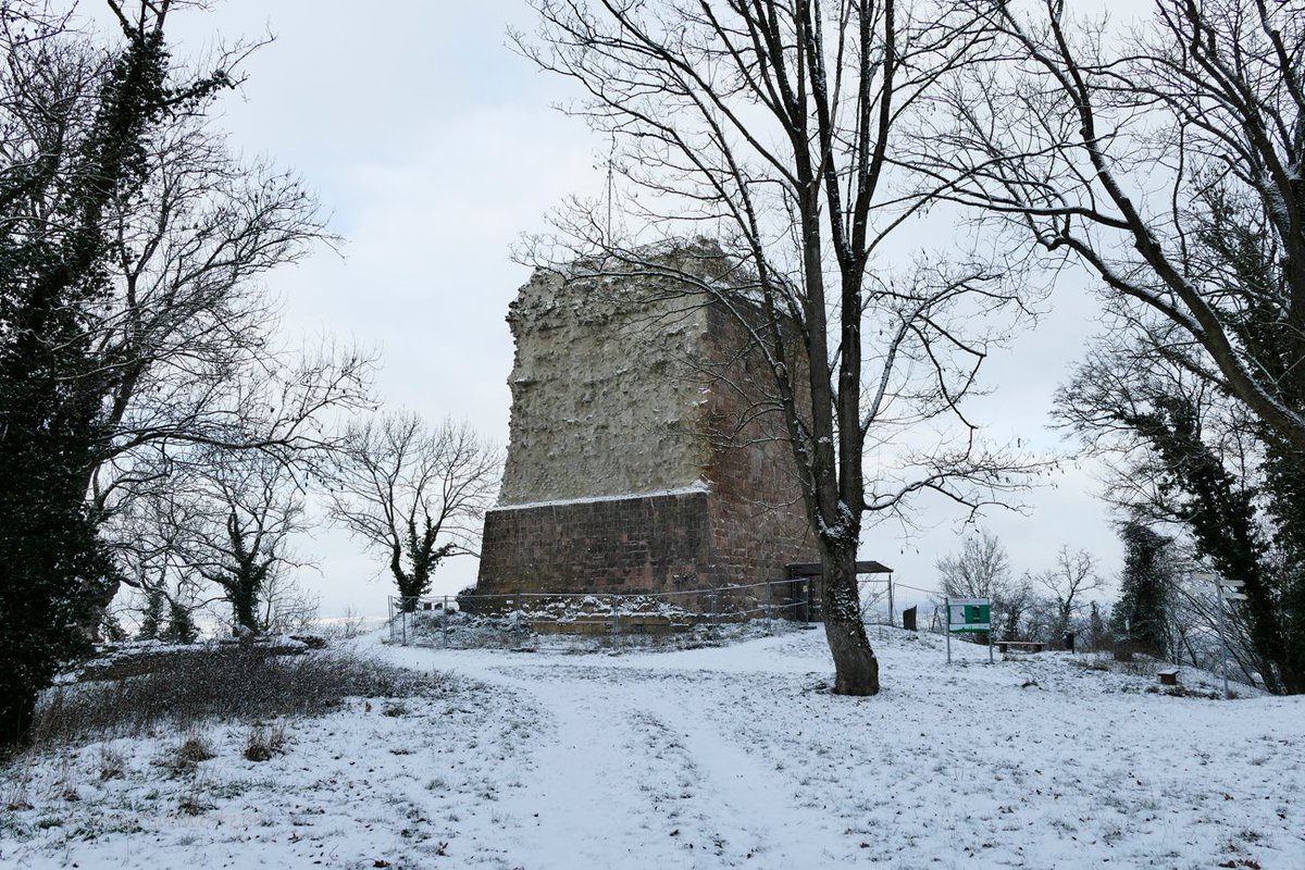 HessenSonja5767's tweet photo. Am Kalsmunt von Wetzlar ............... #Lahn #Burg #Kalsmunt #Ruine #Burgruine #Turm #wandern #Winter #Schnee #Lahnwanderweg #LDK #LahnDillKreis #Mittelhessen #Hessen #Germany https://t.co/RLNcl6GVhM