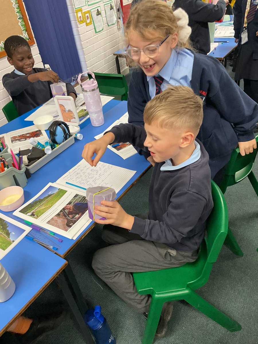 Year 4 enjoyed their Science lesson yesterday afternoon. They discussed how sounds are made. In groups they made instruments and experimented with how to make sounds using various materials. A great lesson Year 4 😊
