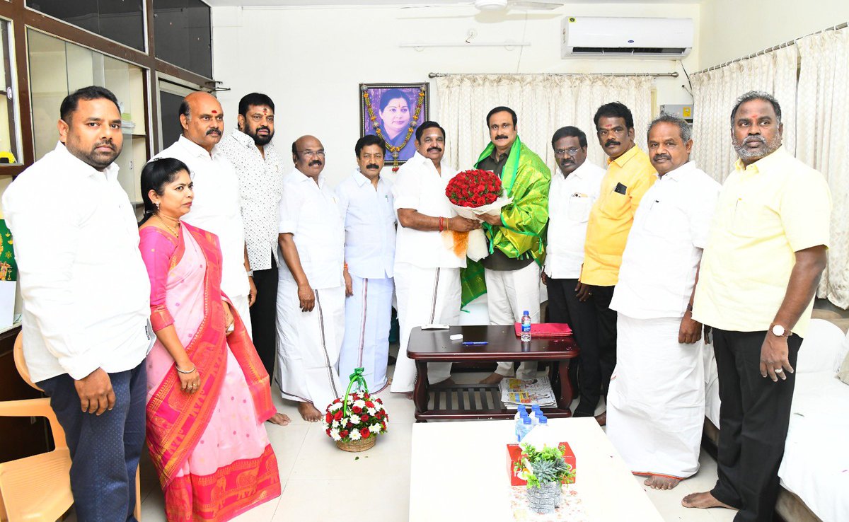 EPSTamilNadu's tweet photo. அனைத்திந்திய அண்ணா திராவிட முன்னேற்றக் கழகம் - பாரதிய ஜனதா வெற்றிக் கூட்டணியில் இணைந்துள்ள பாட்டாளி மக்கள் கட்சியை மகிழ்ச்சியோடு வரவேற்கிறோம்.

அஇஅதிமுக- பாமக இயற்கையான கூட்டணி; தமிழக மக்களின் எண்ணங்களை அறிந்து செயல்படும் கூட்டணி!

அந்த அடிப்படையில், இன்றைய தினம், நானும், மருத்துவர் அன்புமணி இராமதாஸ் அவர்களும் சந்தித்து நம் வெற்றிக் கூட்டணிக்கான அச்சாரமிட்டோம்!

மக்க��் விரோத விடியா திமுக ஆட்சியை அகற்றி, தமிழக மக்களின் ஒருமித்த எண்ணப்படி  2026ல் @AIADMKOfficial நல்லாட்சியினை அமைப்போம் !
@draramadoss 

#மக்களைக்_காப்போம், #தமிழகத்தை_மீட்போம்!