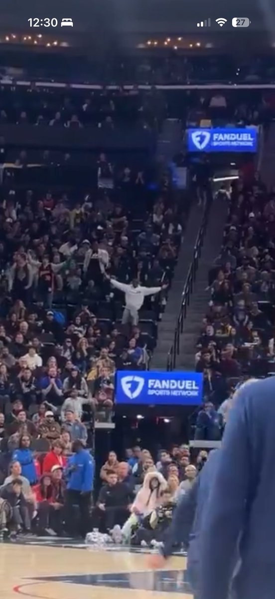 KeatTheKing's tweet photo. @TheWarriorsTalk Even this guy could see from across the arena https://t.co/Txblh4y4Ja