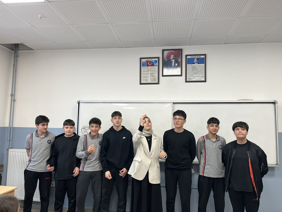 kızım annen ilahiyat okurken böyle gözüküyordu